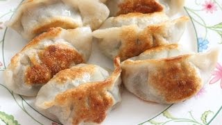 How to make Chinese chives beef dumplings aka 餃子 jiaozi and dipping sauce [upl. by Carew]