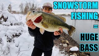 HUGE BASS CAUGHT AFTER MASSIVE SNOWSTORM Winter Fishing [upl. by Titos]