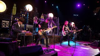 The Pretenders on Austin City Limits quotMiddle of the Roadquot [upl. by Alisan]